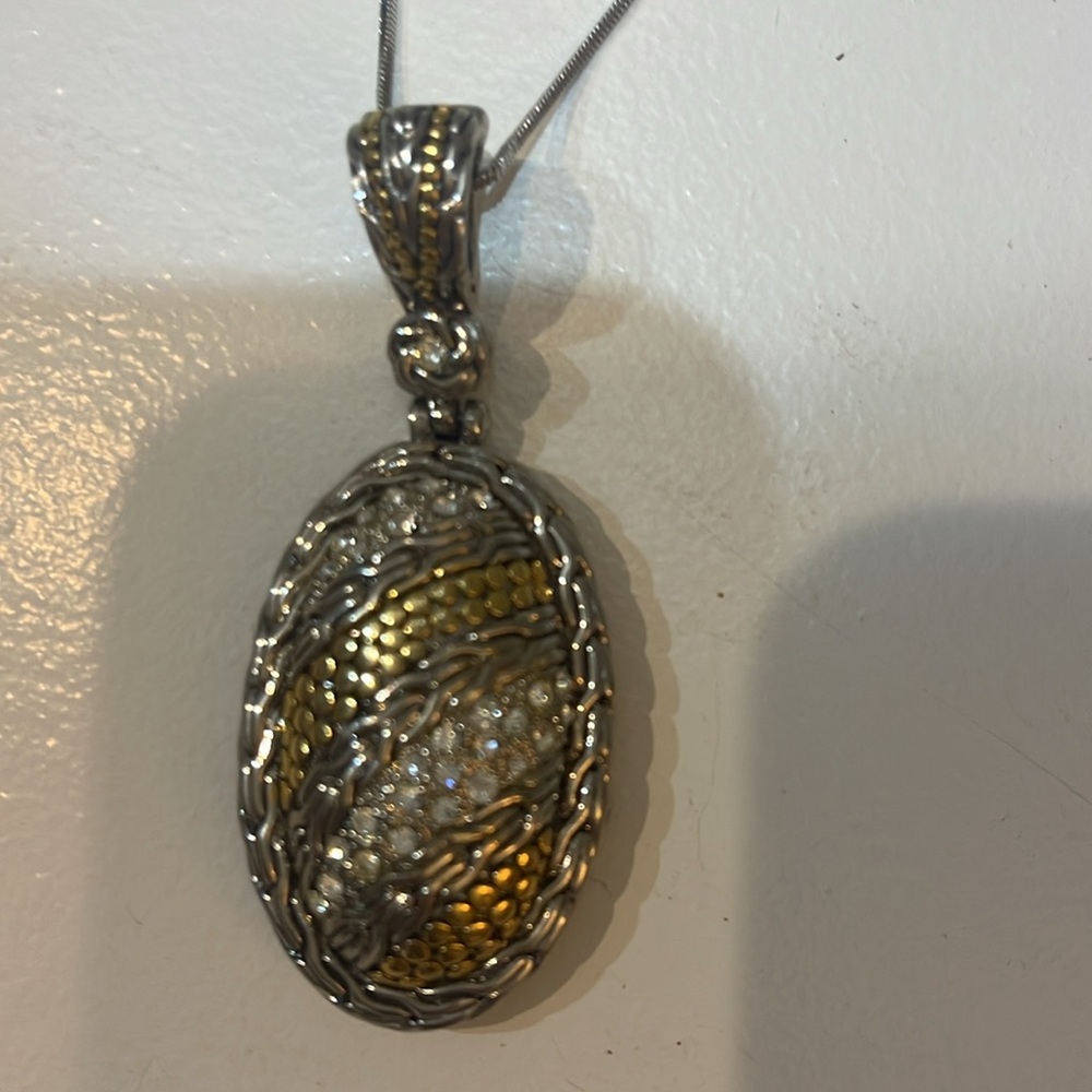 Dramatic Necklace In Mint Condition - image 3